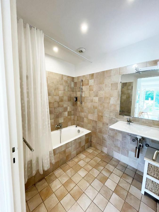 Studio 2 - Les Suites De Robinson - Residence Avec Piscine En Bord De Siagne, A Mandelieu Eksteriør billede